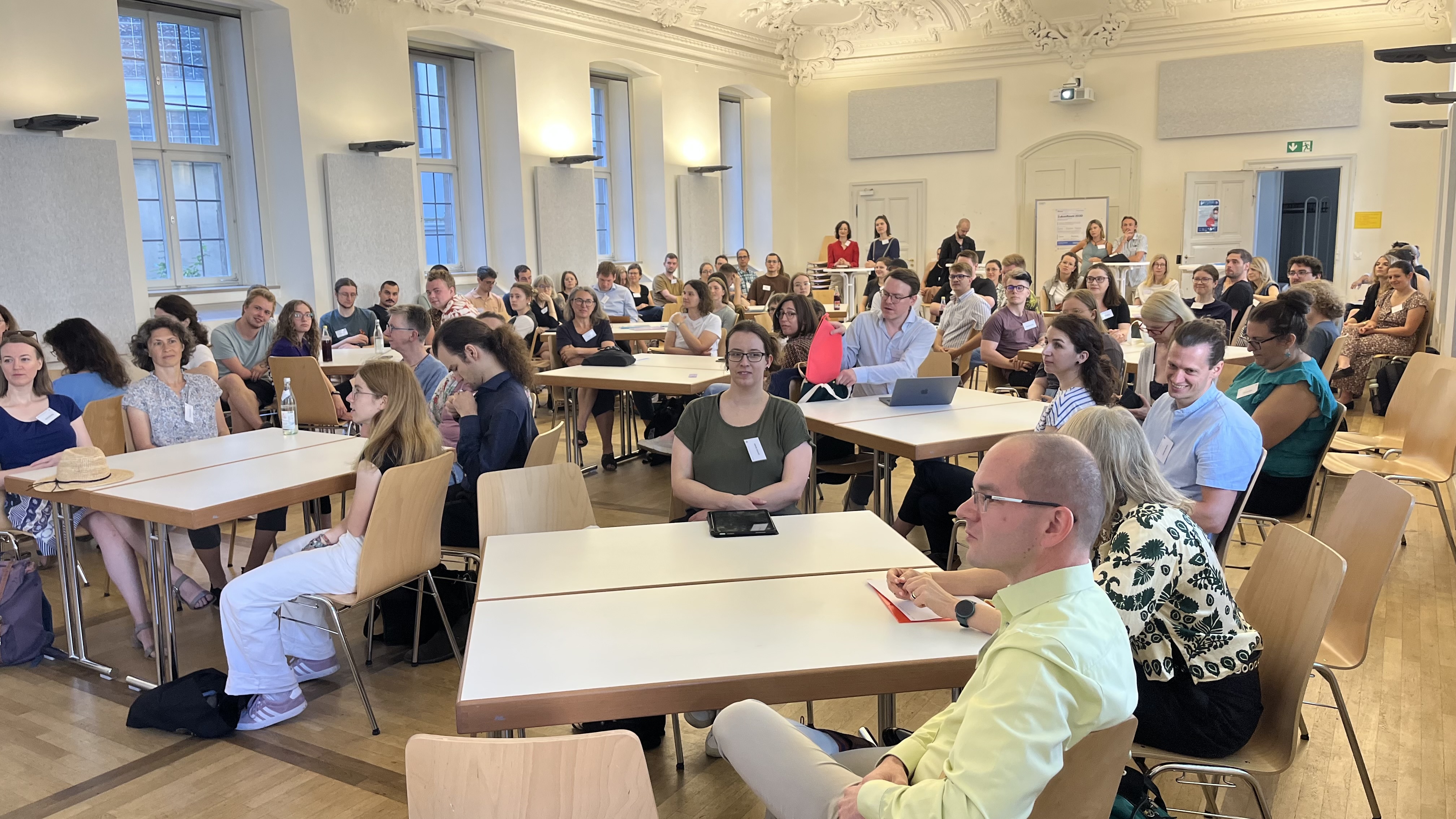 Rund 100 Teilnehmende beim BaKuLe-Forum Zukunftsuni 2030